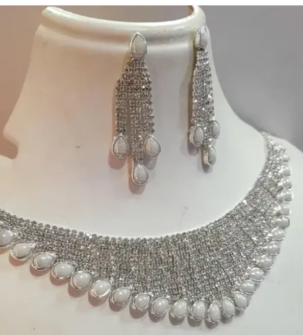 Artificial necklace and earing set